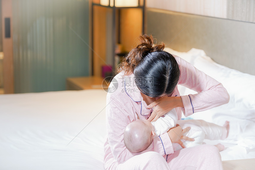  母乳喂养中，妈妈该如何保持健康？