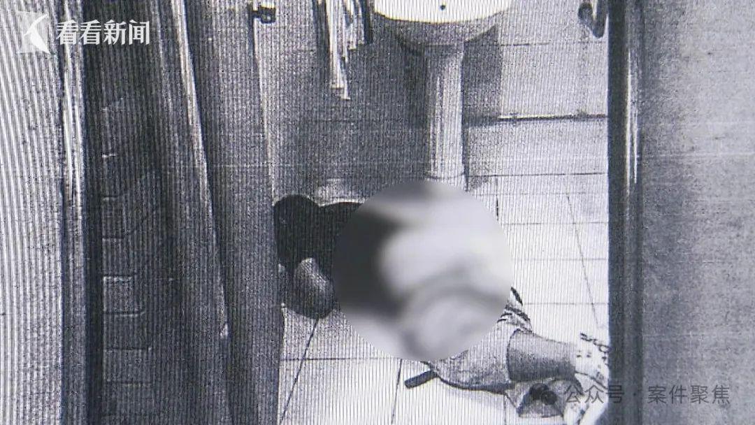 外卖骑手在公厕晕倒后去世，家属索赔60万保险金被拒，法院作出