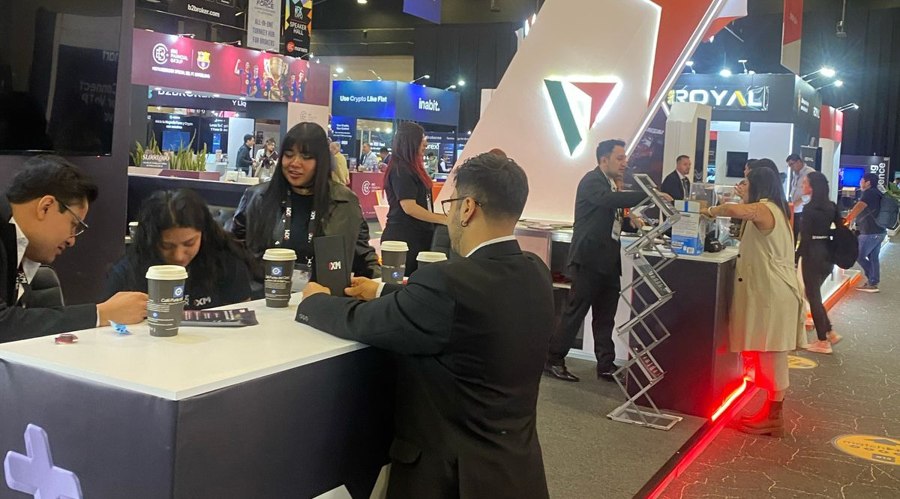 iFX EXPO LATAM 2025 在墨西哥城进入第二天